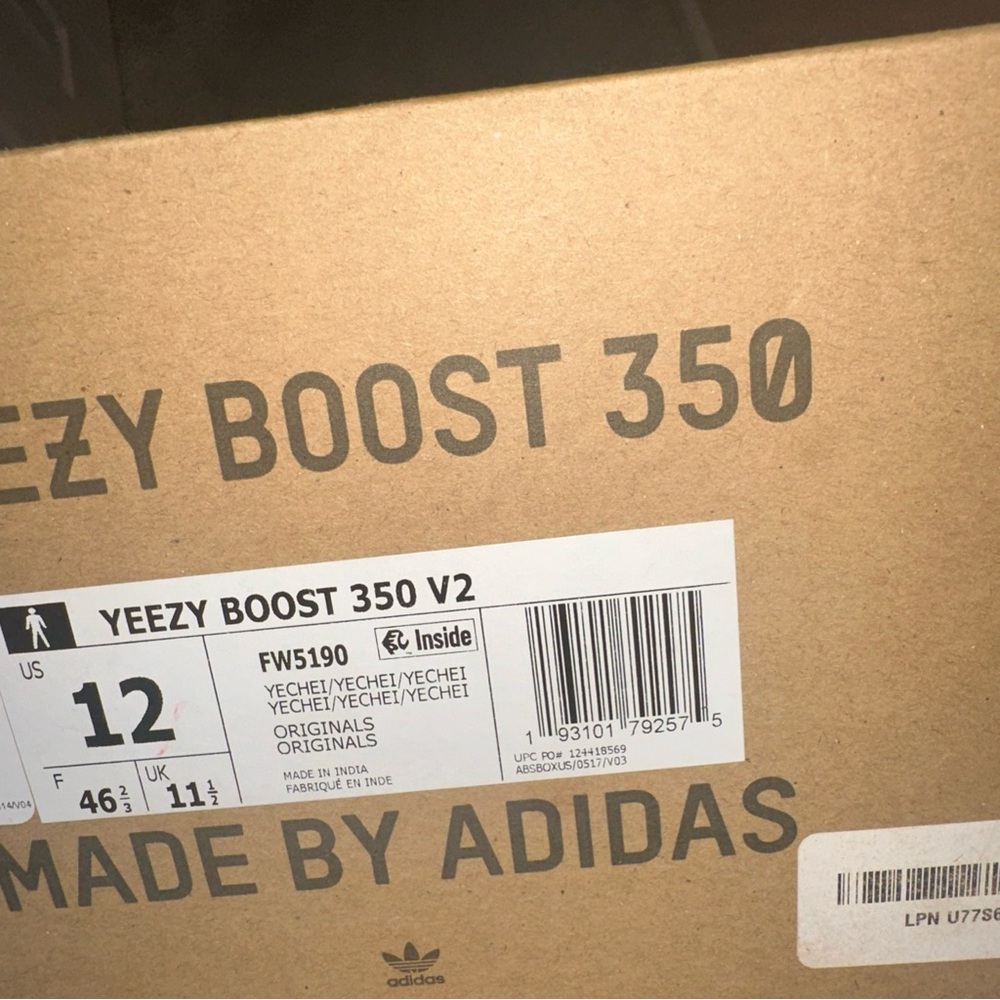 Adidas Yeezy Boost 350 V2 Box